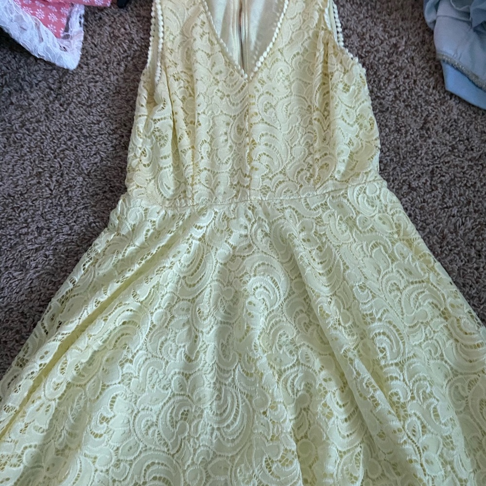 Cute little yellow dress I got it from Francesca‘s